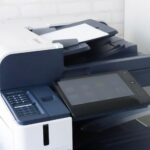 プリンター購入時の勘定科目と仕訳を税理士が徹底解説|10万円・20万円・30万円の判断基準と償却資産税まで完全ガイド