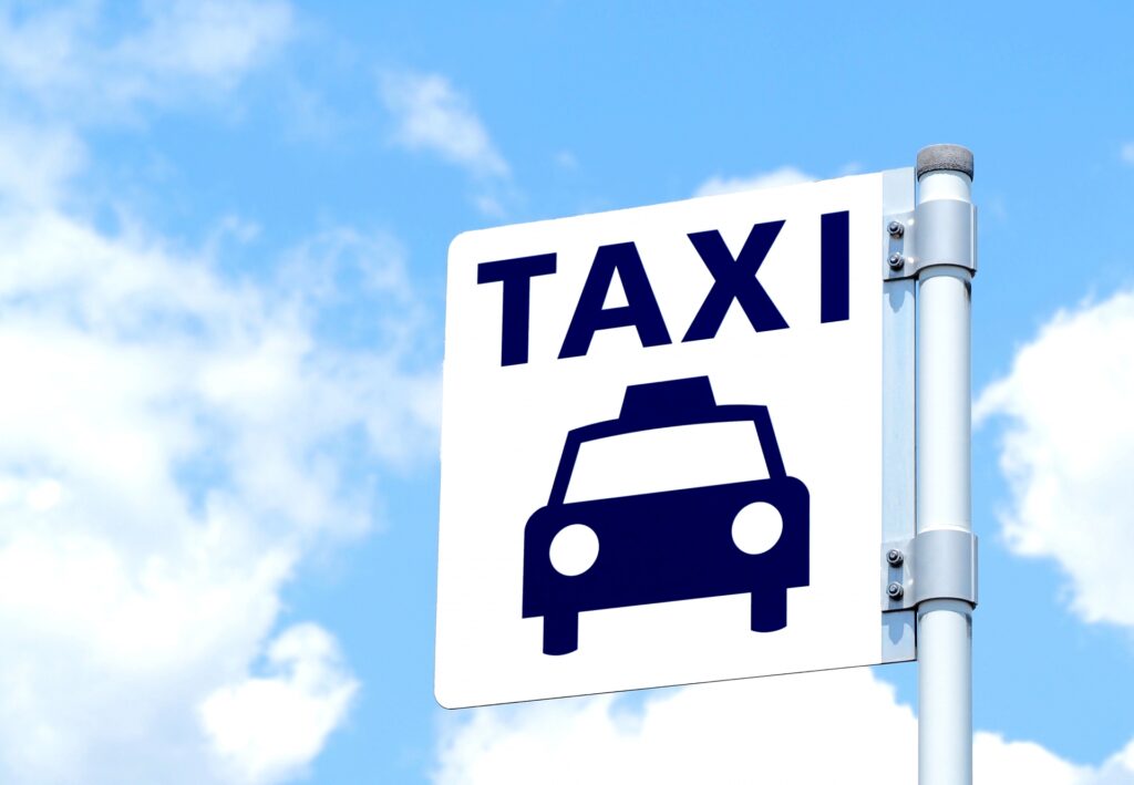 タクシー代や配車アプリ（Uber Taxi・GO・DiDi・S.RIDE）の勘定科目と仕訳を税理士が解説｜実務での注意点とよくある失敗